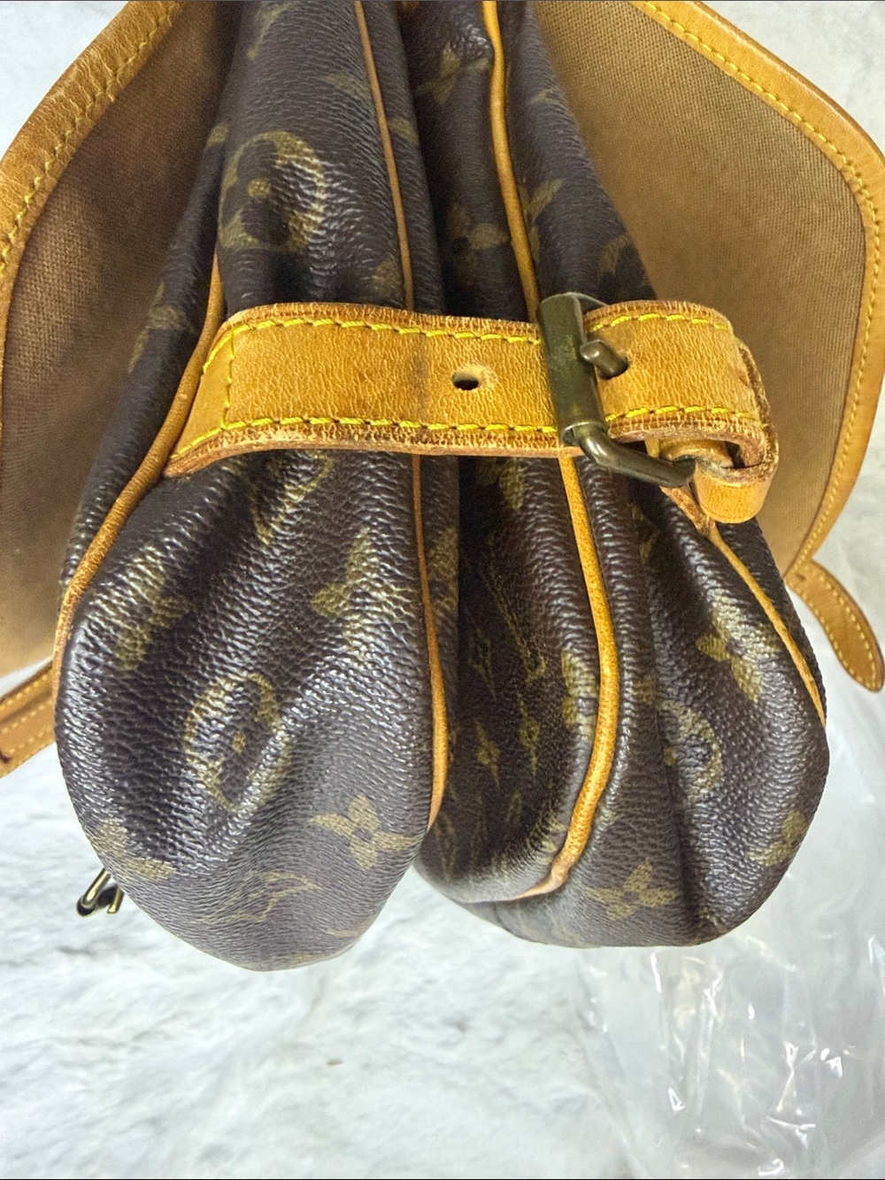 Louis Vuitton Saumur PM Monogram Canvas Messenger/Crossbody Bag - Picture 5 of 10